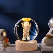 گوی کریستالی فضا نورد